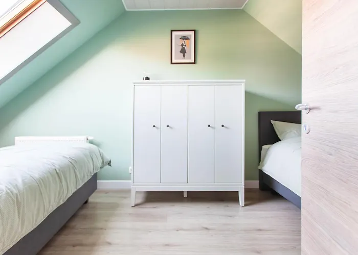 Tintin A La 4 Star For Families & Friends *