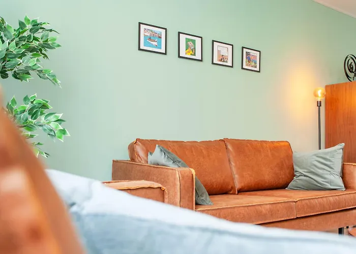 Tintin A La 4 Star For Families & Friends *